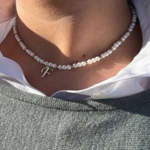 Lanț perle swarovski 4 mm albe cu inițială 12 mm si bile