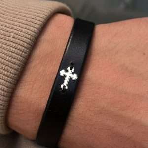 Brățară cruce 15 mm pe piele 1 cm neagră